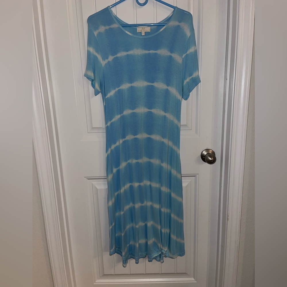 Simply Southern Dress. Blue and White. Size Large. Also has pockets
